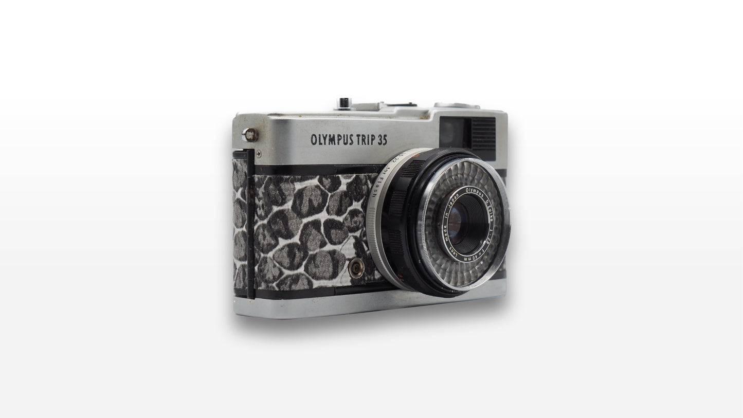 Olympus Trip 35 (Custom Snake Black)